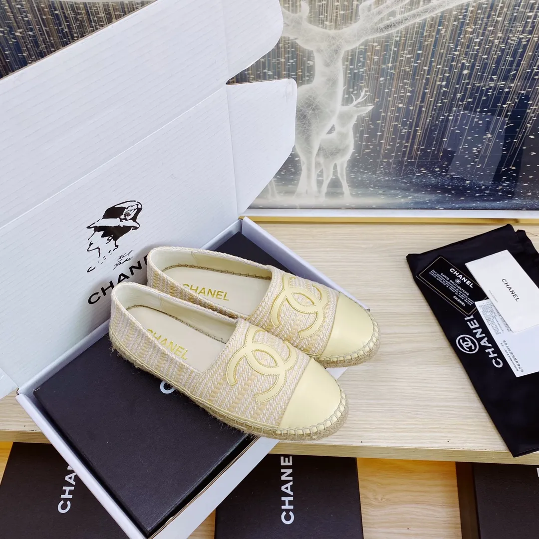 👟👟Ex-factory price 440👟👟 24s new color Chanel ✈️2023s spring and summer new fisherman shoes 😍😍Taikoo Hui purchased three pairs of original development 🐂🐂with purchasing white double-layer outer packaging 🤩Original one-to-one shipment ❗️❗️Code number: 34-42 (34 41 42 customized)